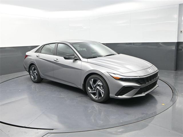 2025 Hyundai Elantra SEL Sport photo 2