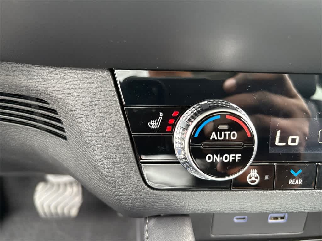 2025 Mitsubishi Outlander PHEV SEL photo 4