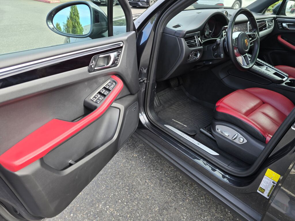 2021 Porsche Macan S photo 18