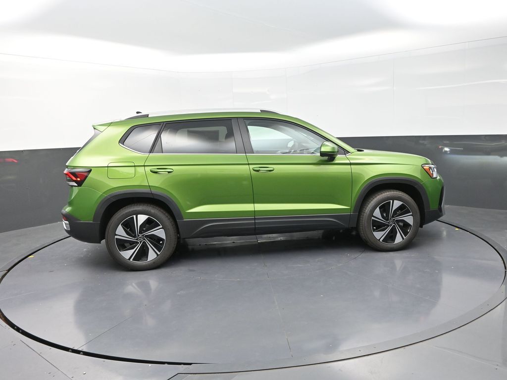 2025 Volkswagen Taos SE photo 8