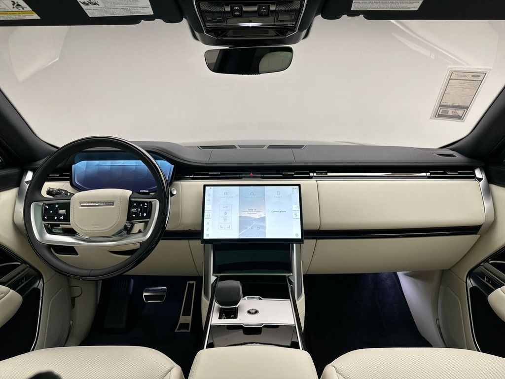 2025 Land Rover Range Rover SE photo 7