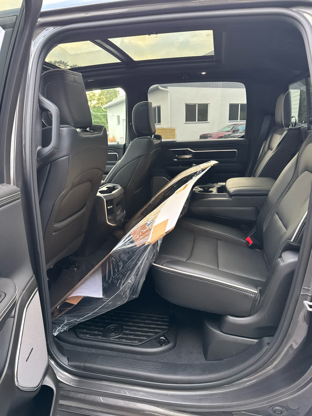 2025 Ram 1500 Laramie photo 12