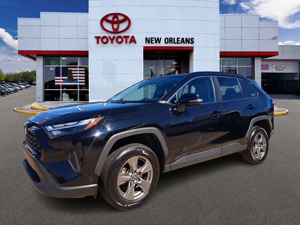2024 Toyota RAV4 XLE's photo