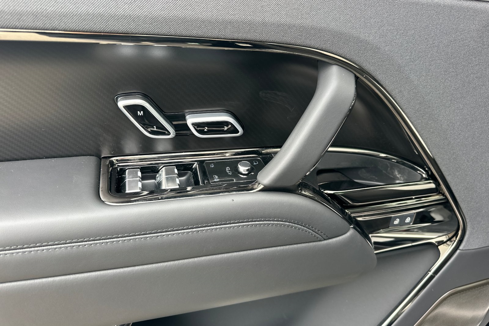 2025 Land Rover Range Rover Sport photo 11
