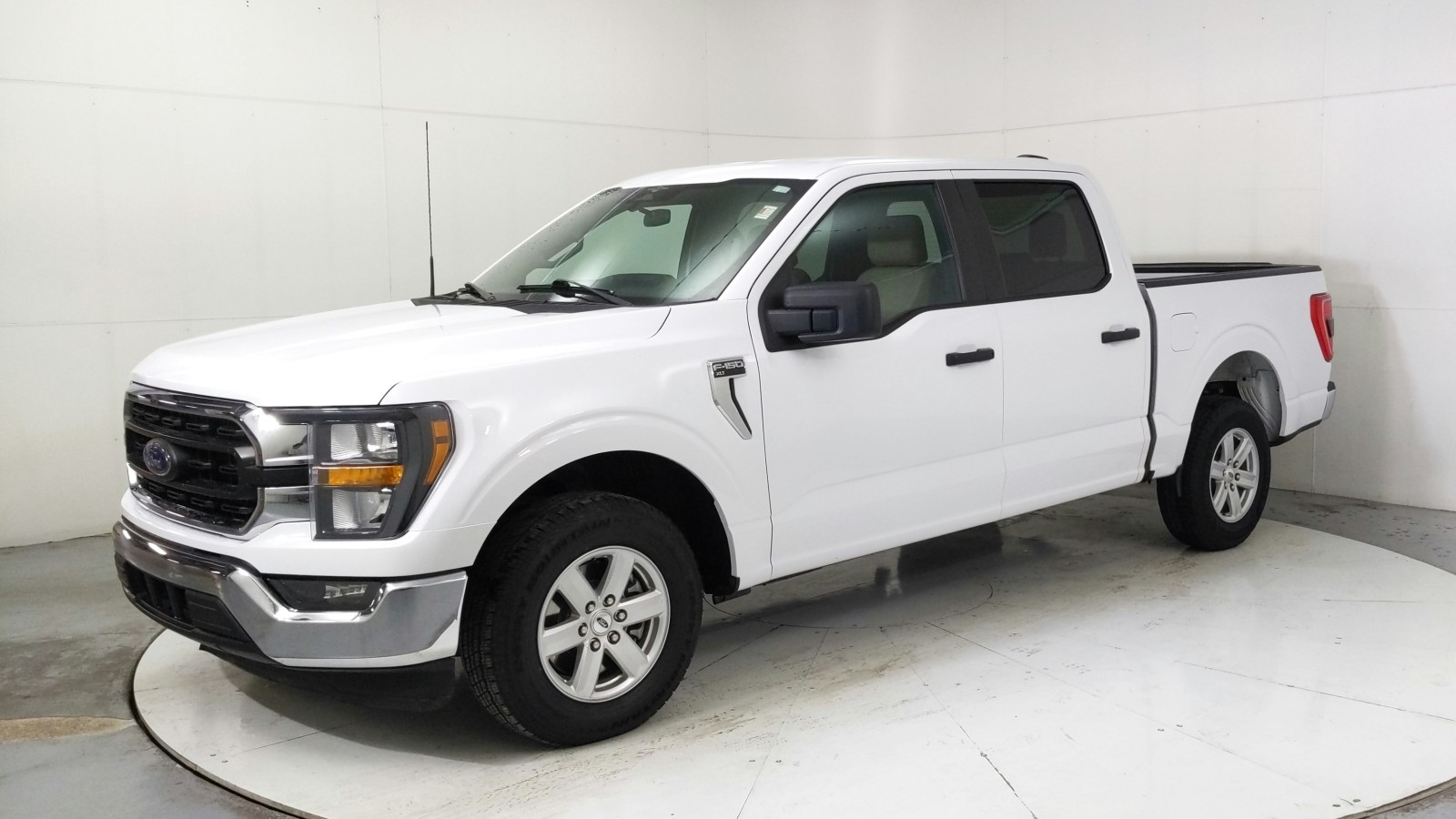 Used 2023 WHITE Ford XLT image 1