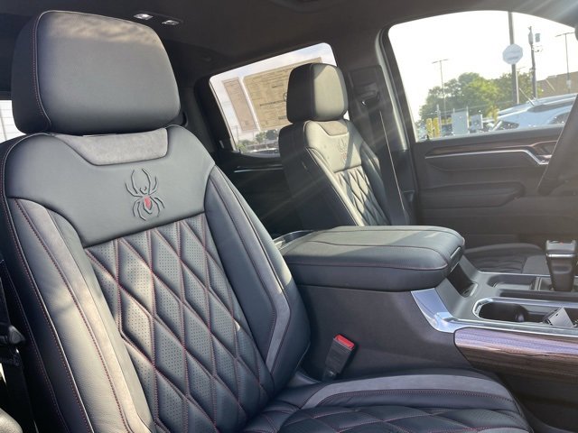 2025 Chevrolet Silverado 1500 RST photo 11