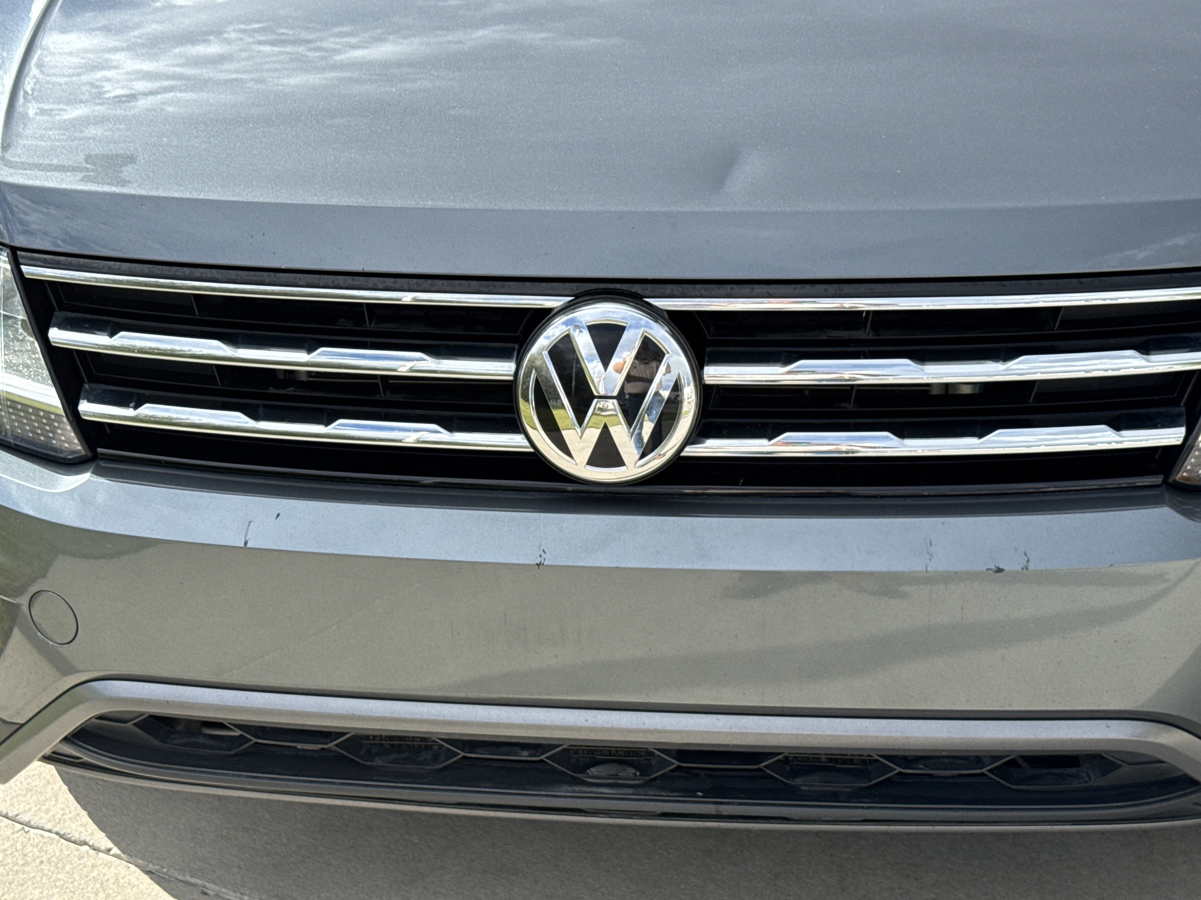 2021 Volkswagen Tiguan SE photo 2