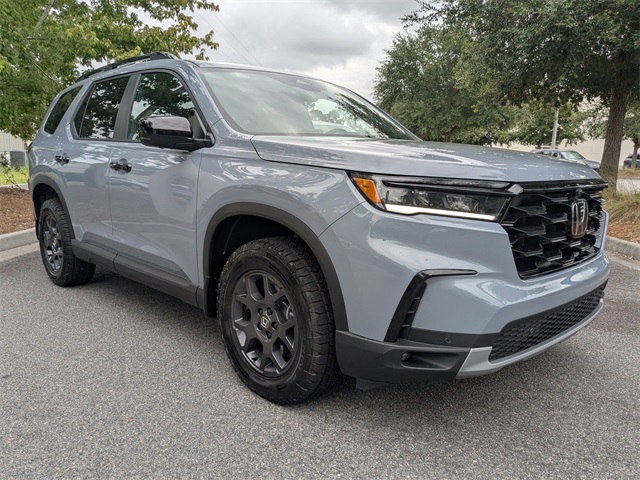 2025 Honda Pilot TrailSport photo 2