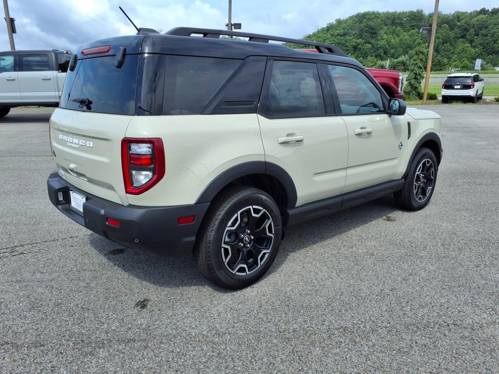 2025 Ford Bronco Sport Outer Banks photo 5