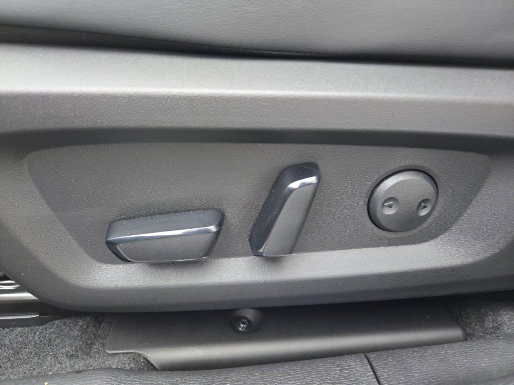 2025 Mitsubishi Outlander SE photo 9