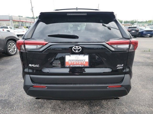 2025 Toyota RAV4 XLE photo 5