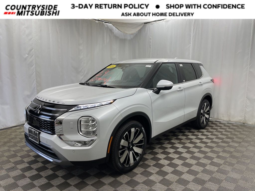 2026 Mitsubishi Outlander SE's photo