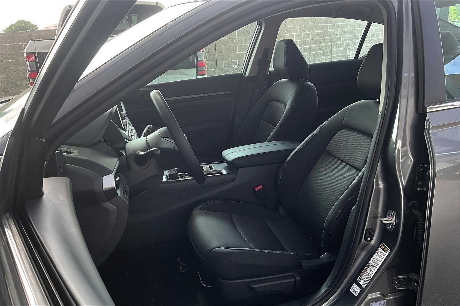 2025 Nissan Altima S photo 14