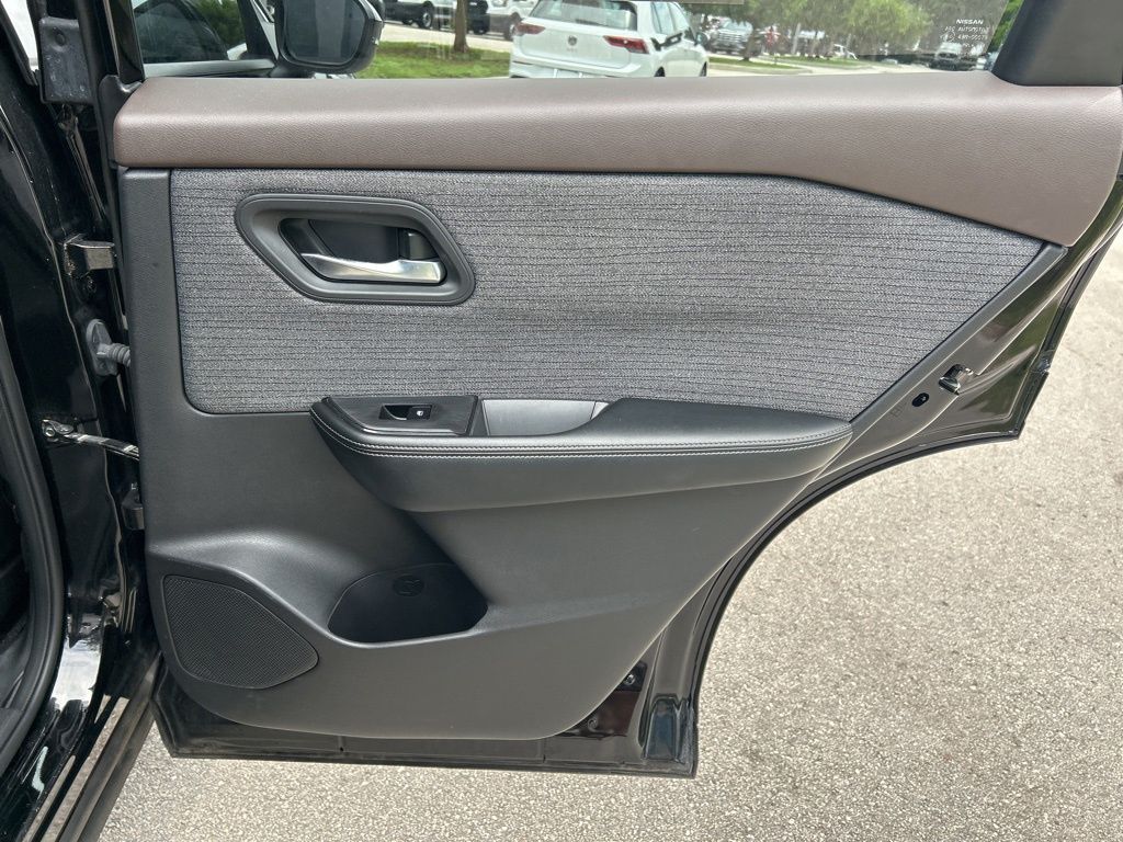 2023 Nissan Rogue SV photo 37