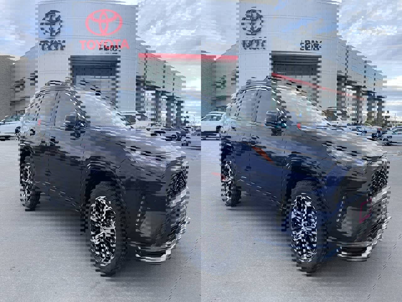 2025 Toyota RAV4 XSE's photo