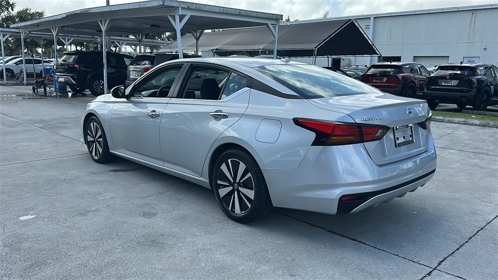 2022 Nissan Altima 2.5 SV photo 5