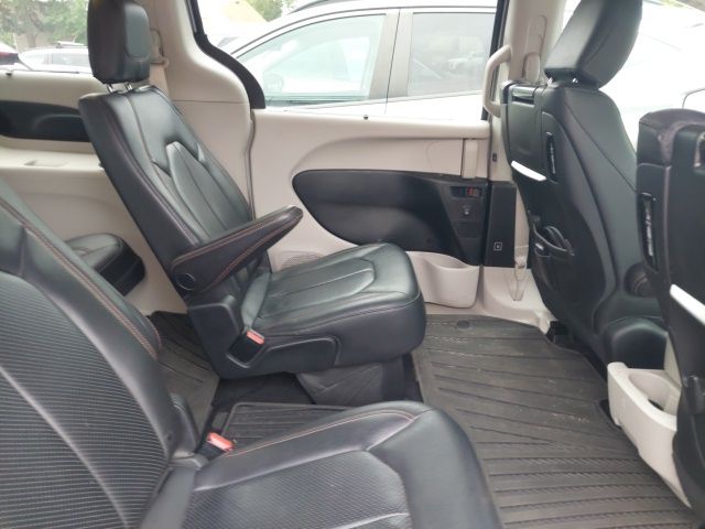 2019 Chrysler Pacifica Touring Plus photo 10