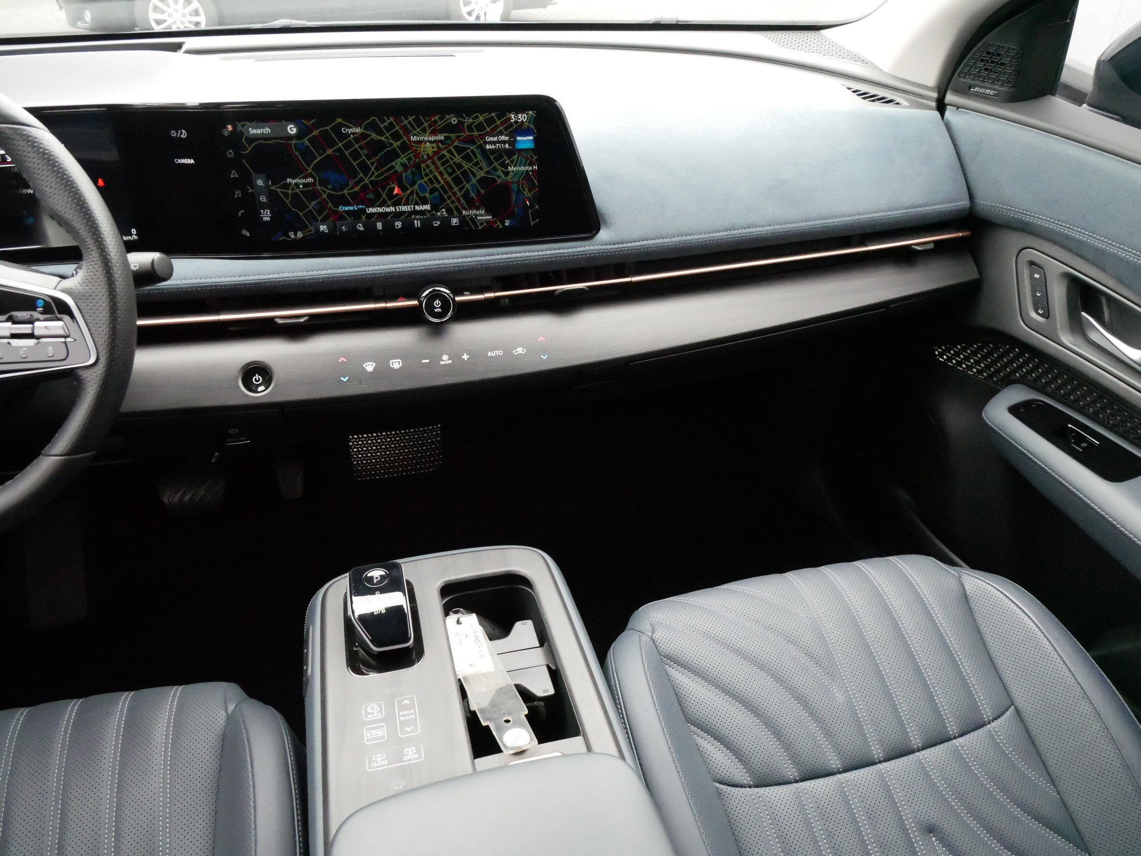 2023 Nissan ARIYA Platinum photo 11