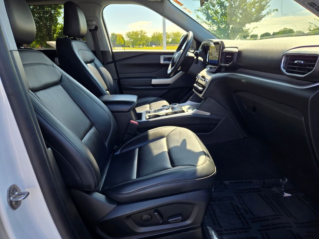 2023 Ford Explorer XLT photo 4