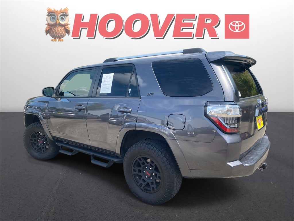 2022 Toyota 4Runner SR5 photo 3