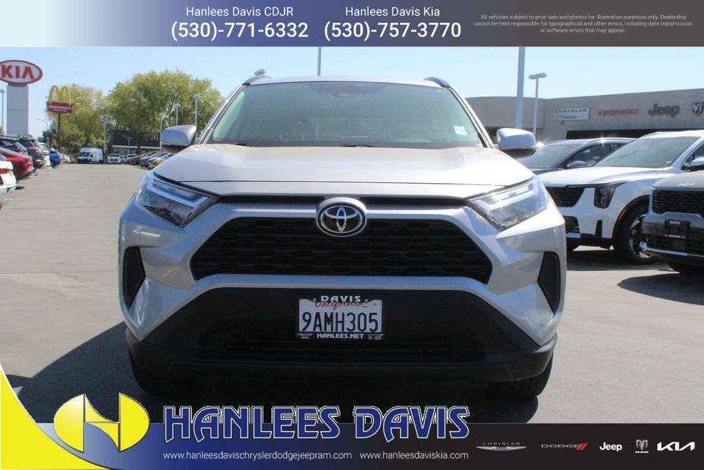 2022 Toyota RAV4 XLE photo 3