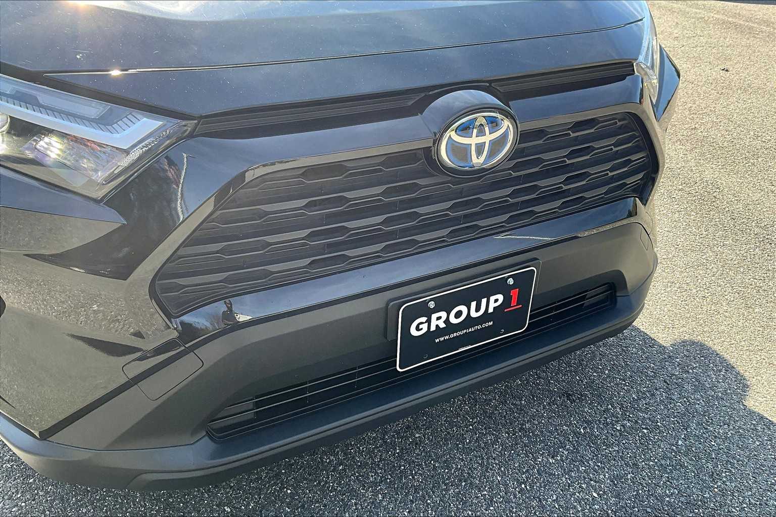 2022 Toyota RAV4 Hybrid XLE photo 28