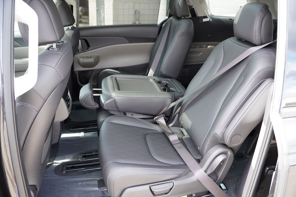 2026 Kia Carnival SX photo 11