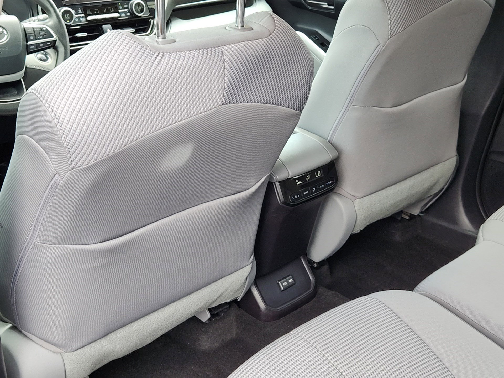 2023 Toyota Highlander L photo 21