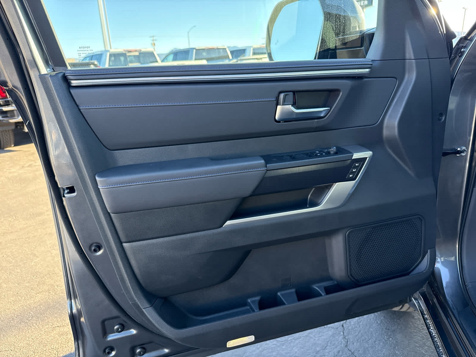 2025 Toyota Tundra Platinum CrewMax photo 9