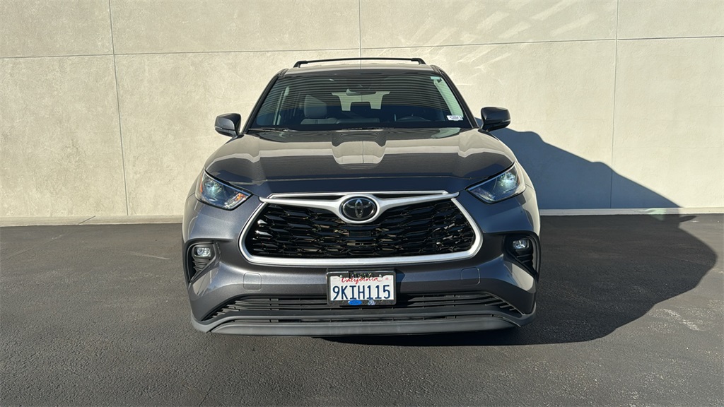 2024 Toyota Highlander LE photo 2