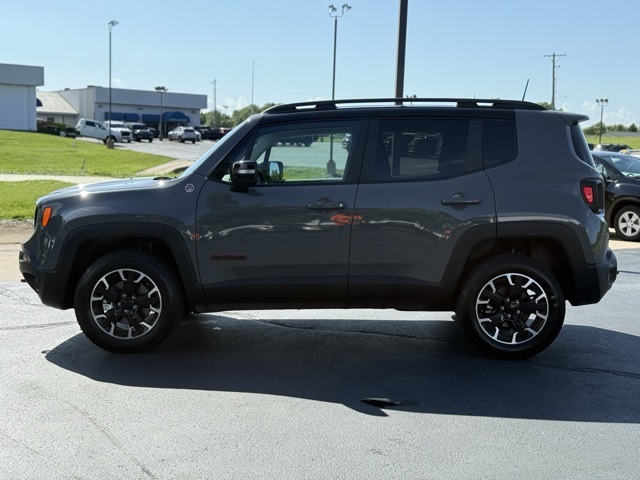2023 Jeep Renegade Trailhawk photo 3