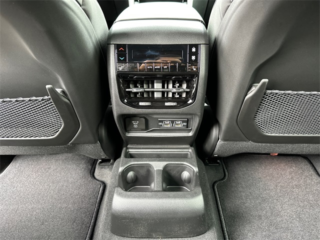 2025 Jeep Grand Cherokee Overland photo 14