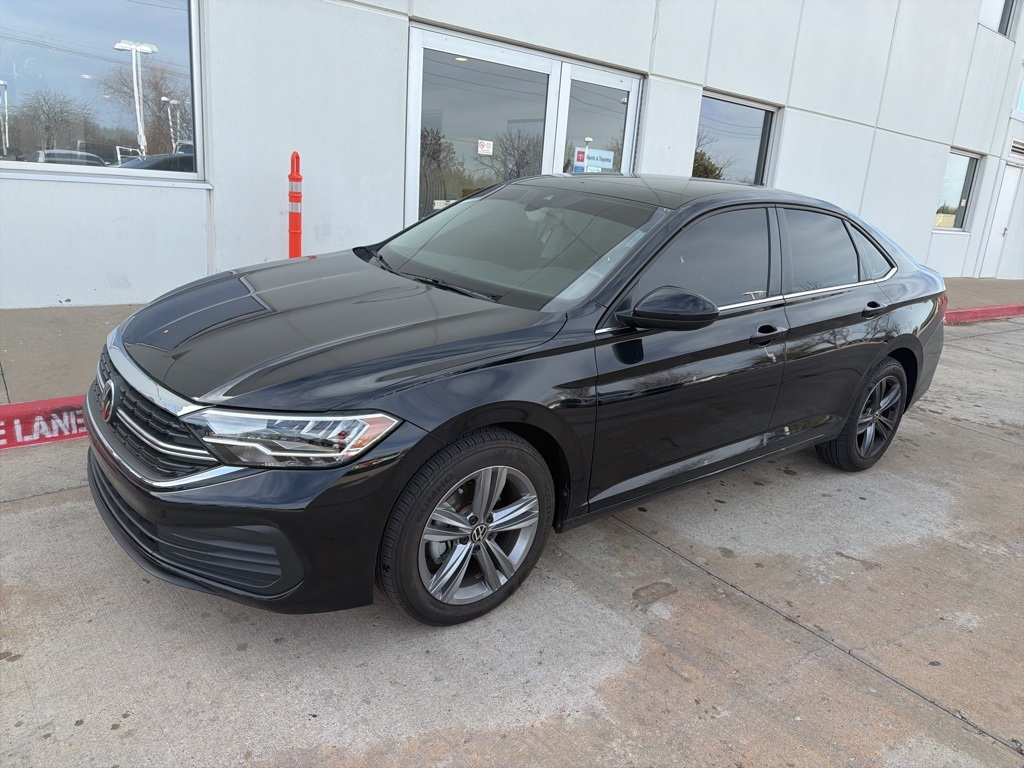 2024 Volkswagen Jetta SE's photo