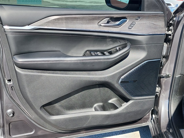 2021 Jeep Grand Cherokee Overland photo 11