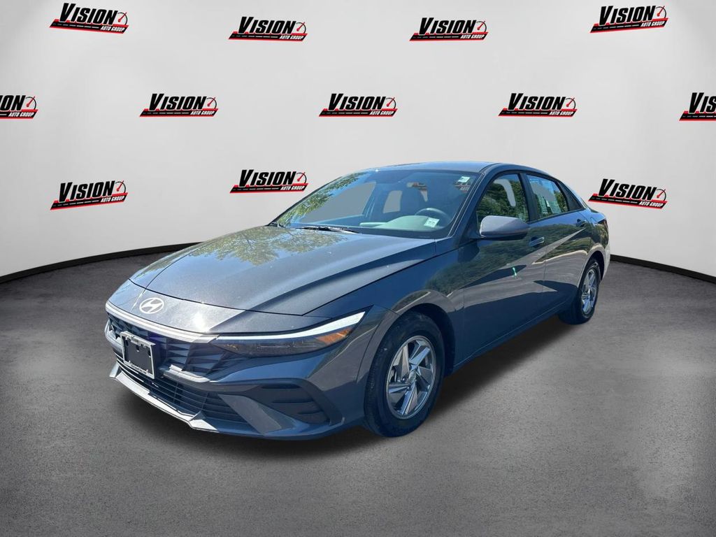 2025 Hyundai Elantra SE