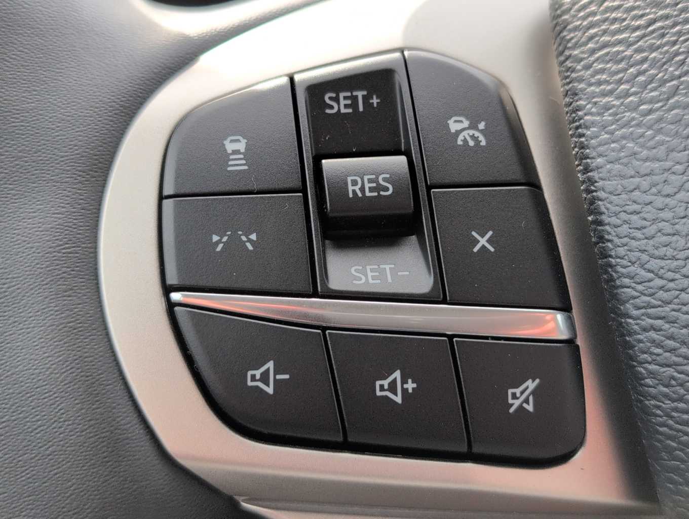 2025 Ford Explorer photo 23
