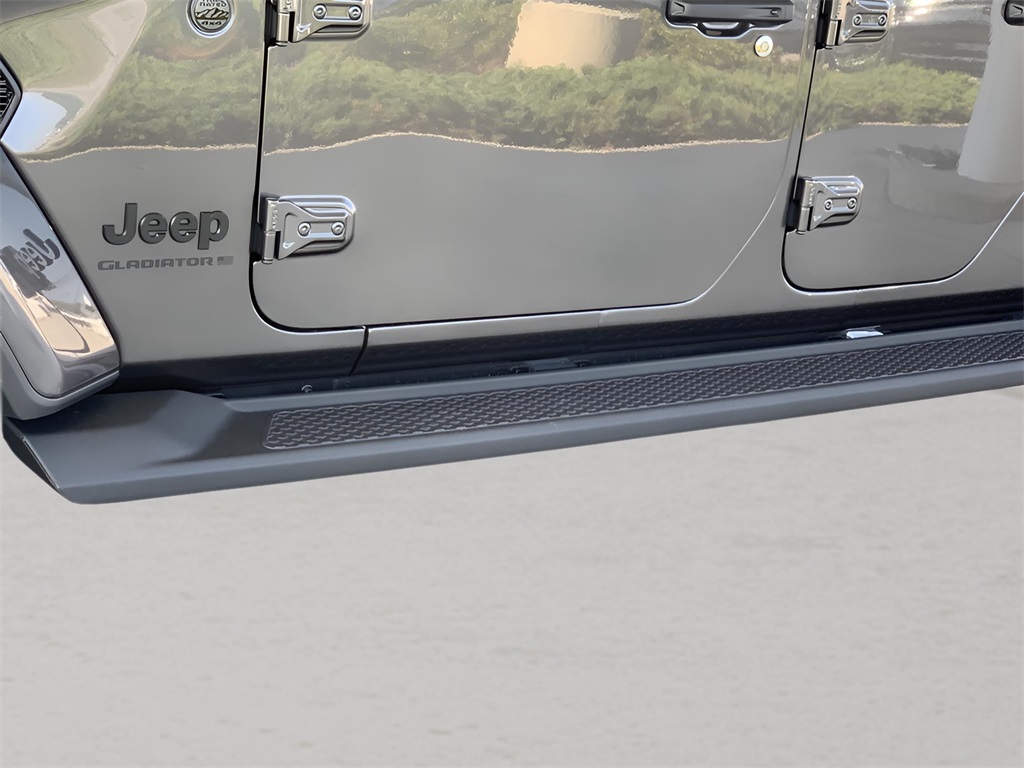 2025 Jeep Gladiator Sport photo 12