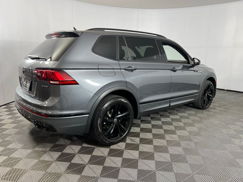 2023 Volkswagen Tiguan SE R-Line Black photo 2