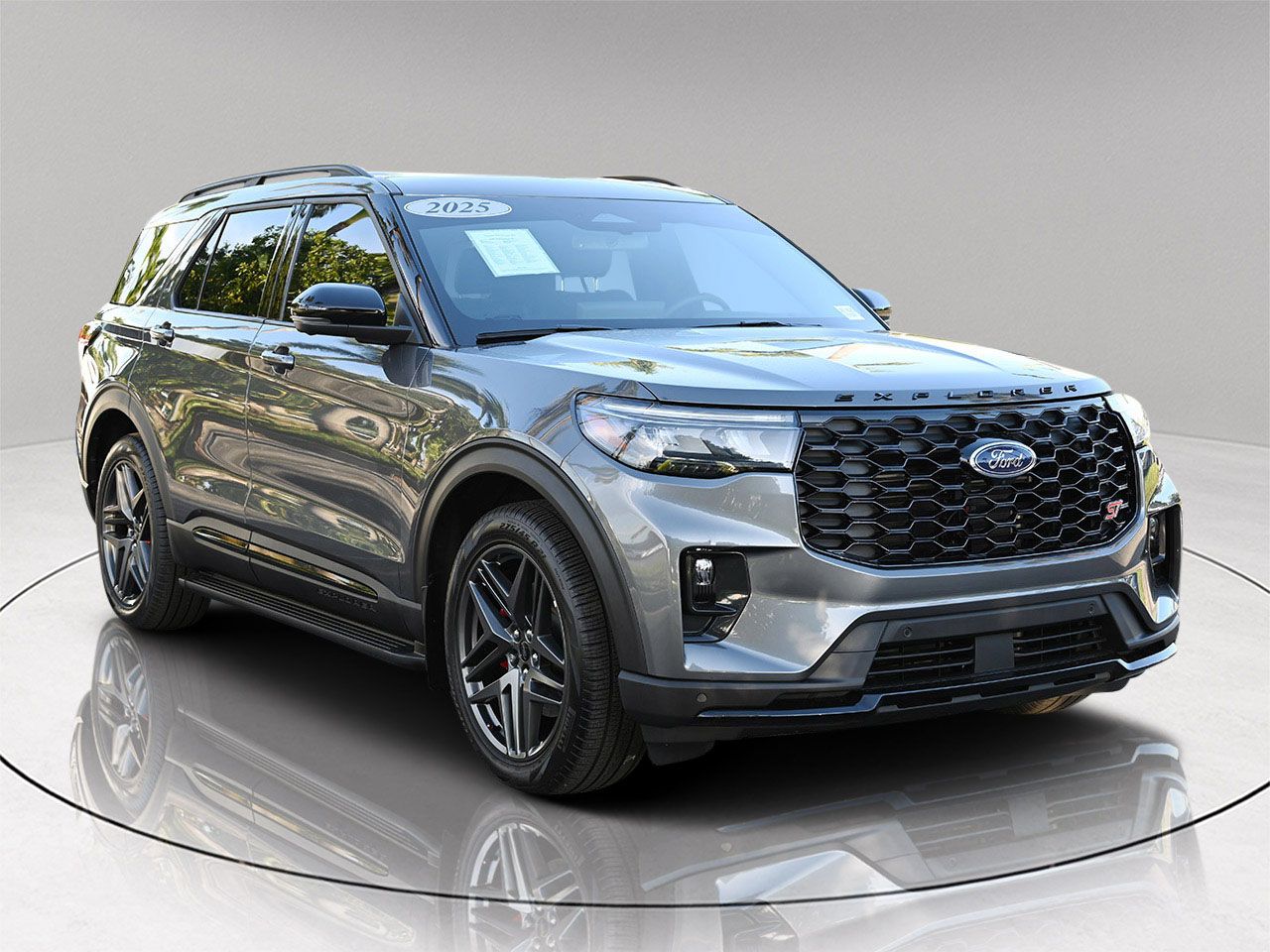 2025 Ford Explorer ST's photo