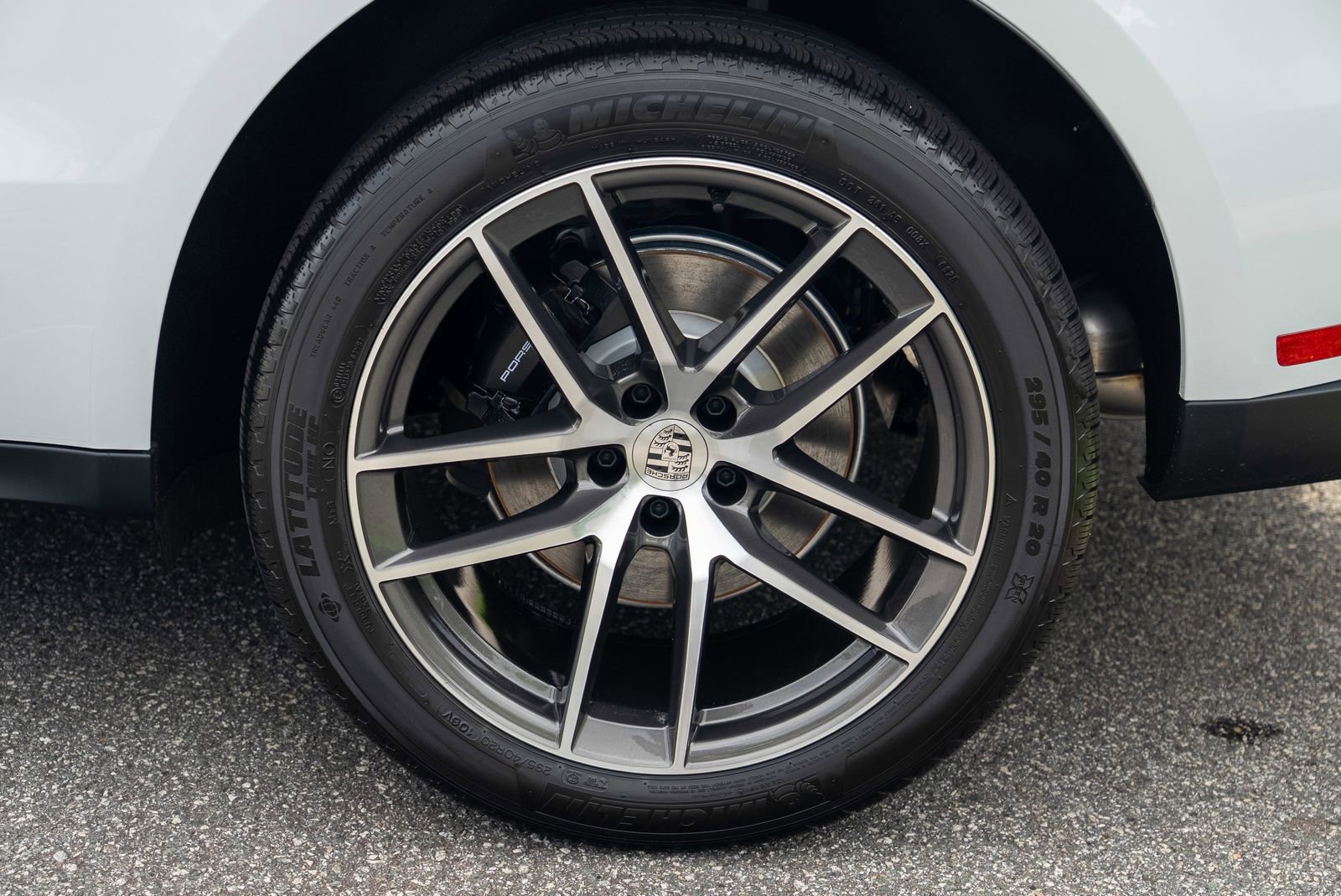 2025 Porsche Macan Base photo 11
