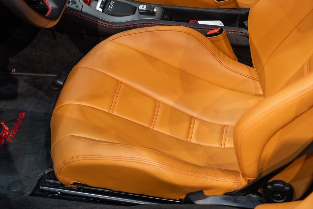 2015 Ferrari 458 Italia Base photo 34