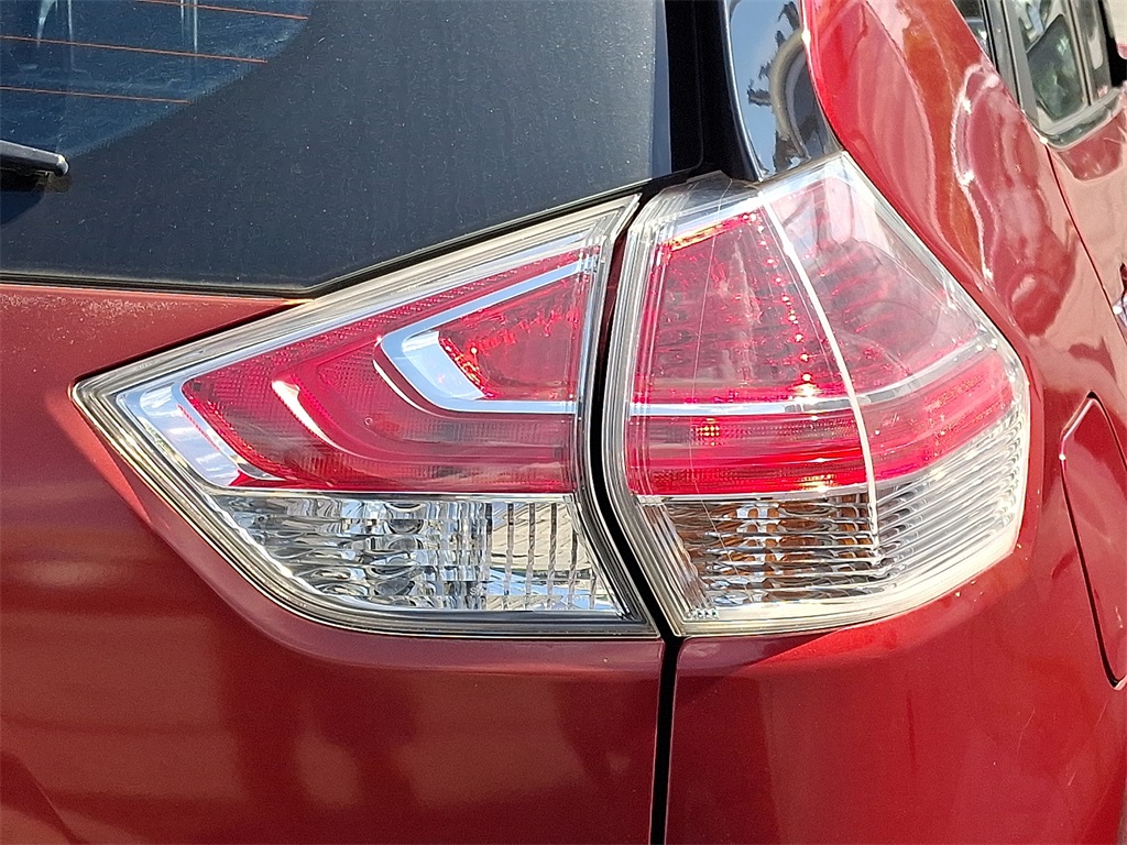 2015 Nissan Rogue S photo 5