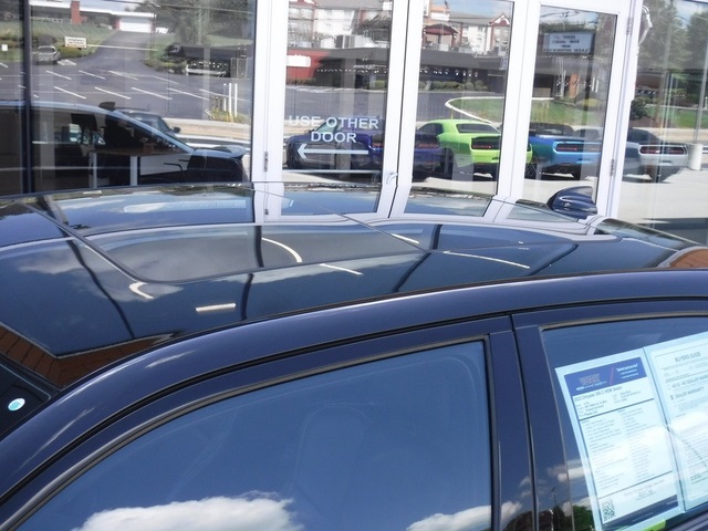 2023 Chrysler 300 C photo 4