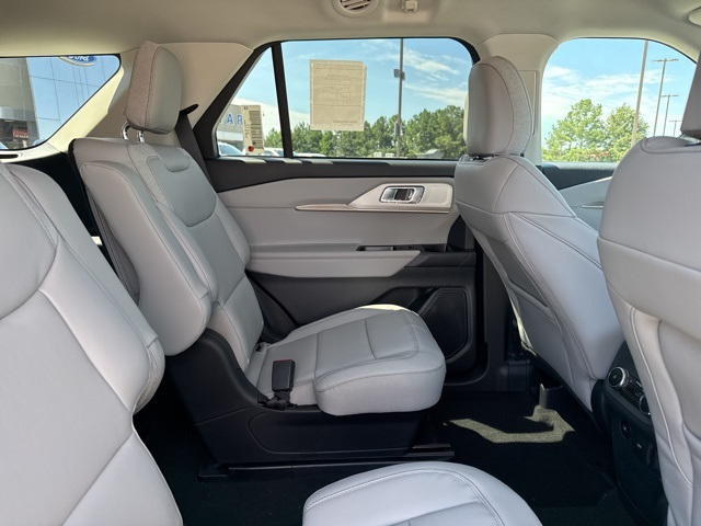 2025 Ford Explorer photo 19