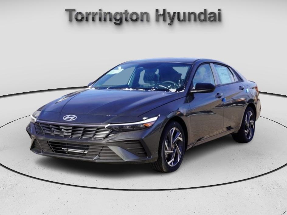 2025 Hyundai Elantra SEL Sport photo 3