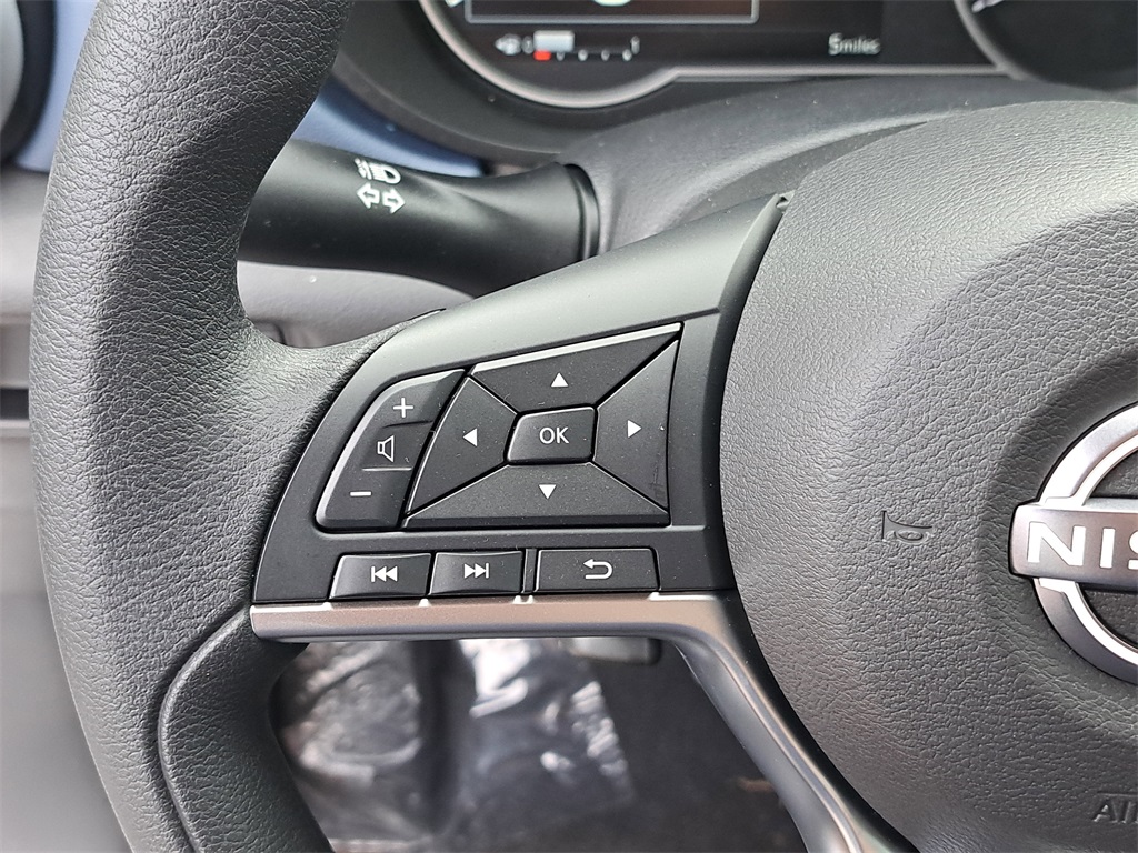 2025 Nissan Versa 1.6 SV photo 21