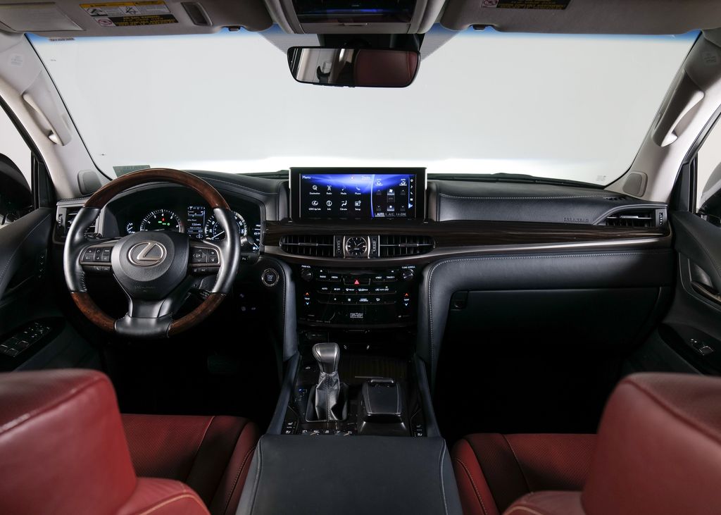 2018 Lexus LX 570 photo 4