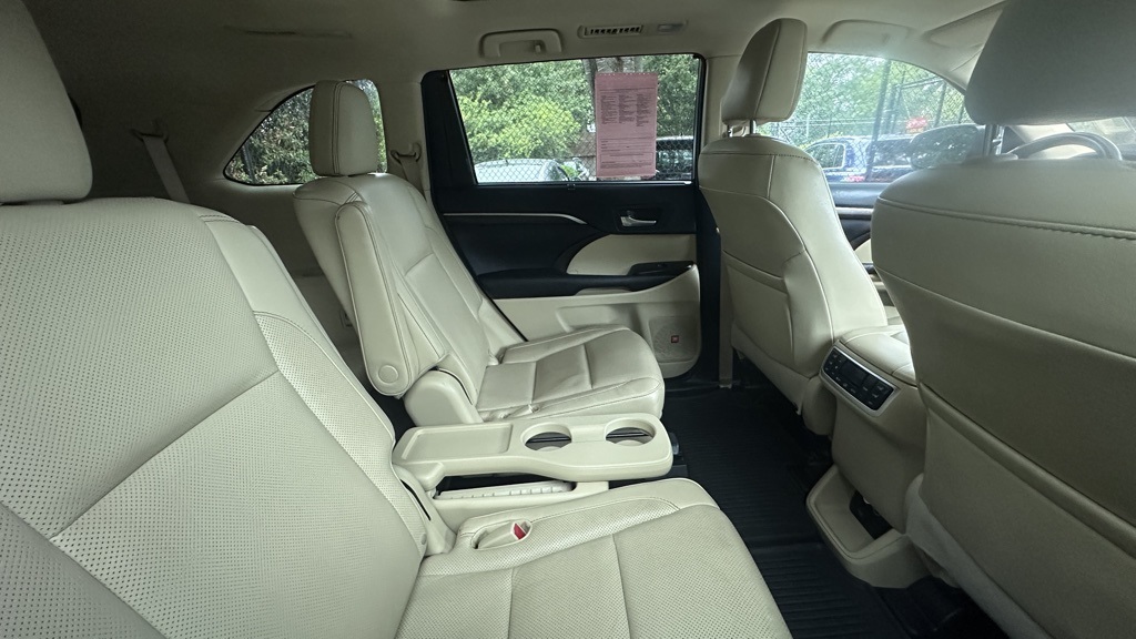 2016 Toyota Highlander Limited Platinum photo 7