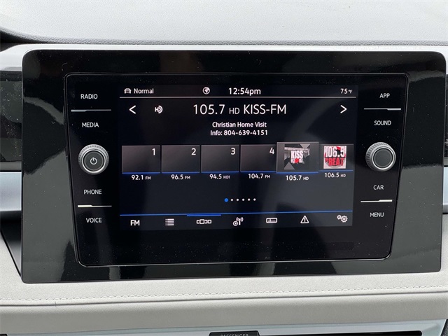 2025 Volkswagen Taos SE photo 2