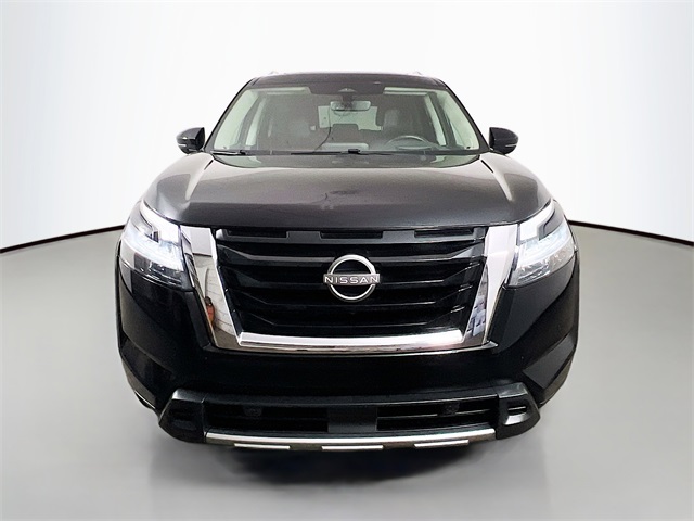 2023 Nissan Pathfinder Platinum photo 2